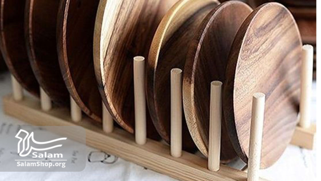 شستشوی ظروف چوبی برای نگه داری از ظروف چوبی ضروری است.